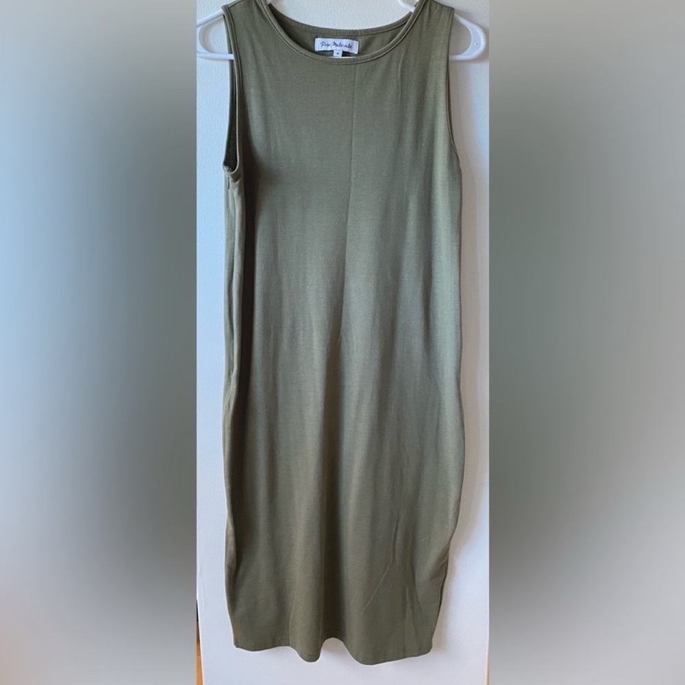 2 Small Maternity Dresses Bundle
